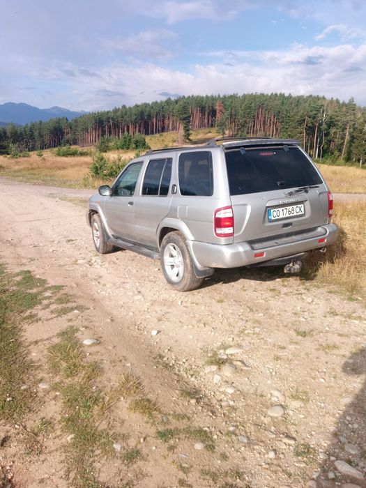Продава се Nissan pathfinder