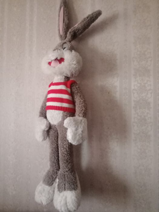 Заяц , рост  110 см .