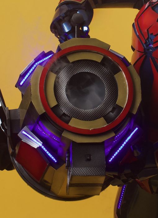 Продаются костюмы и реквизиты для праздников!