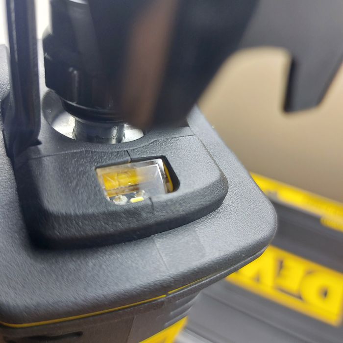 Акумулаторен саблен трион Dewalt DCS369N