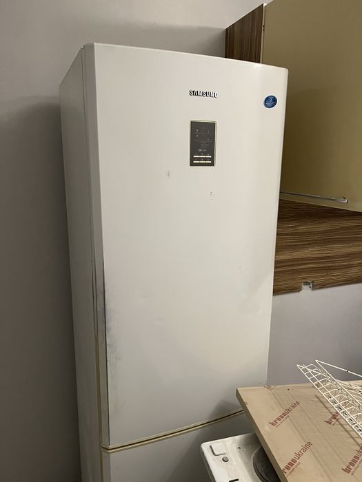 Продам холодильник б/у самсунг