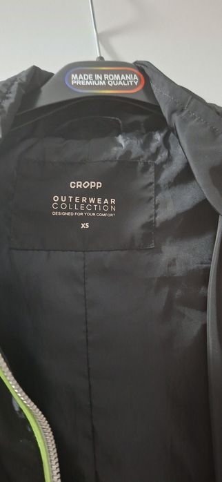 Geaca anti-vant neagra