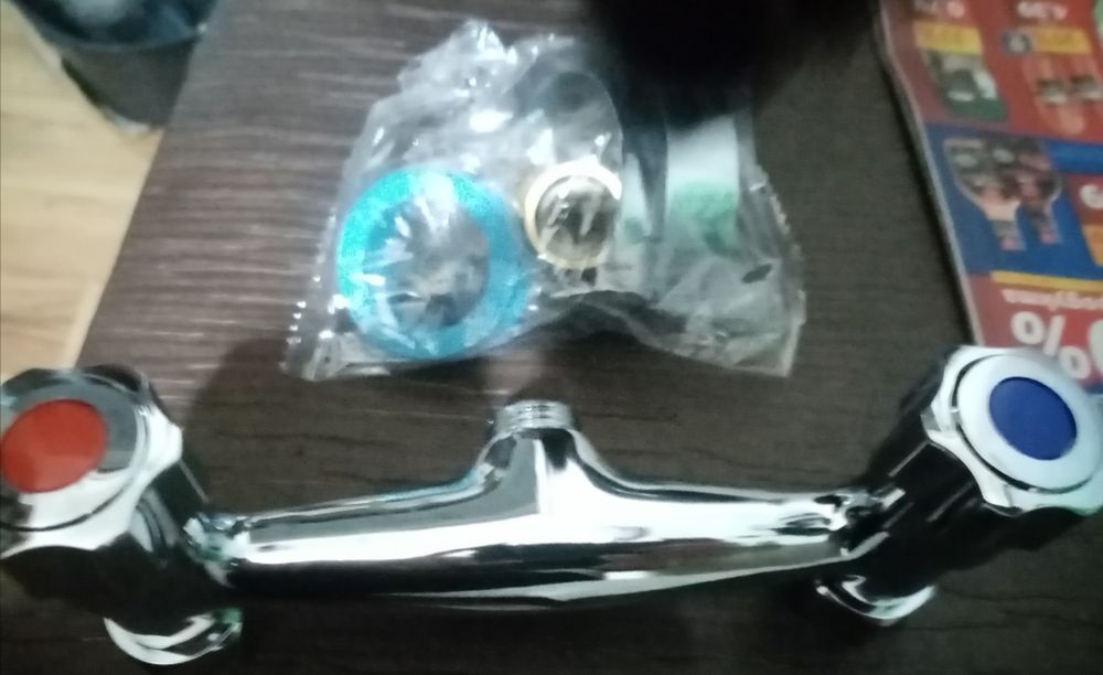 Продавам чисто нов смесител от неръждаема стомана, хромиран