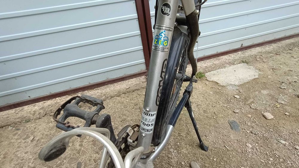 Trei biciclete de vanzare.