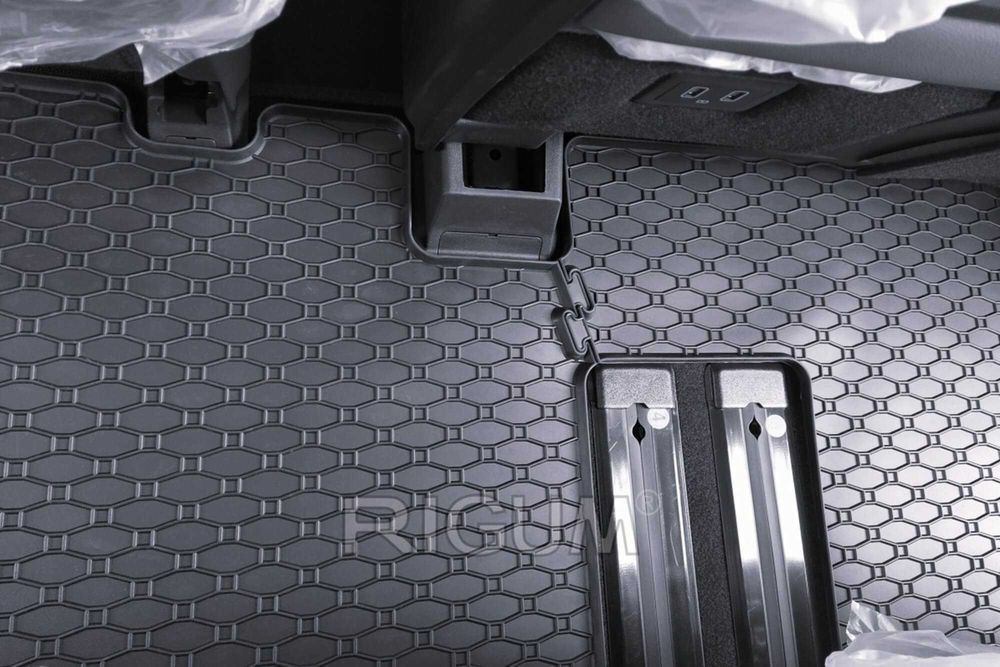 Гумени стелки за Hyundai Staria втори+трети ред 9 места след 2022 г.