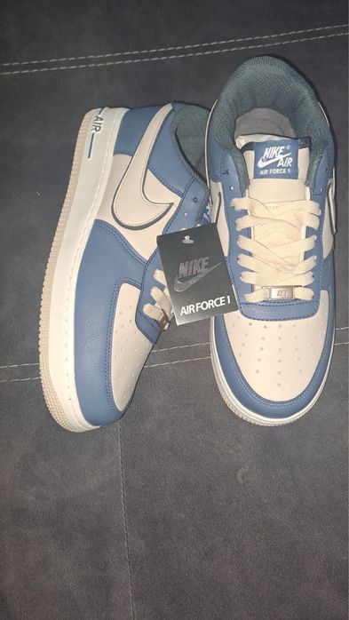 Oferta-Adidasii Nike cu eticheta