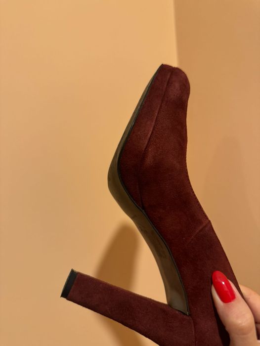 Дамски обувки на висок ток от естествен велур