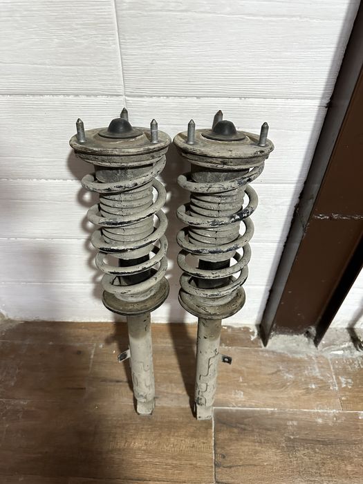 Стойки в сборе от Lexus 190