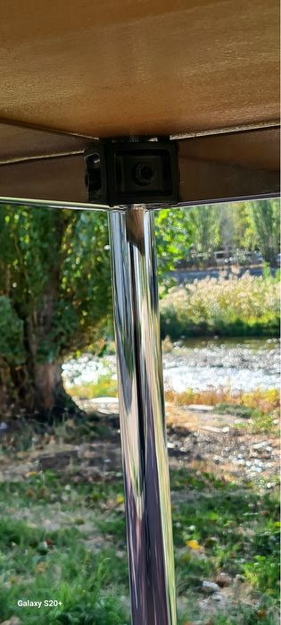 Бюро от марката USM Haller, класическа мебел за офис или дома,