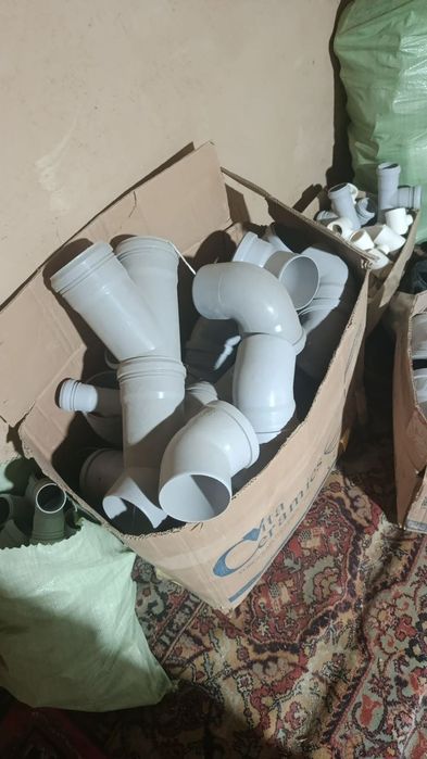 Plastik trubalar sotiladi