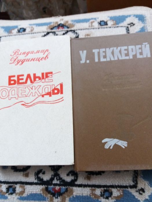 Книги разные. Интересные.