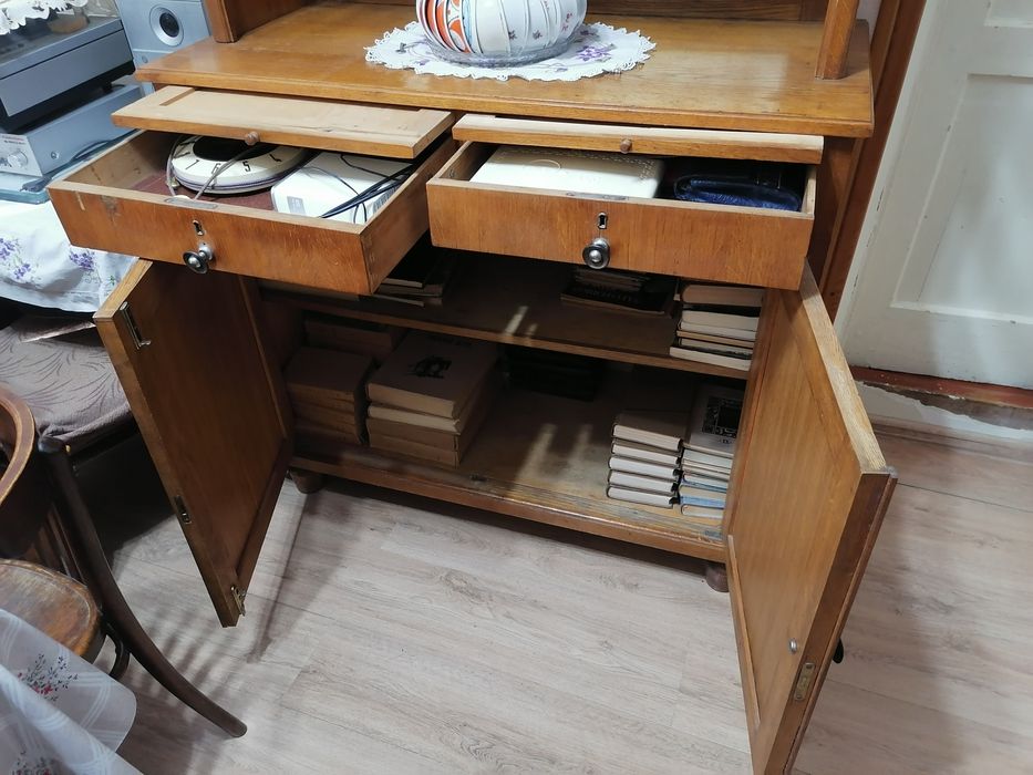 Шкаф буфет в хорошем состоянии