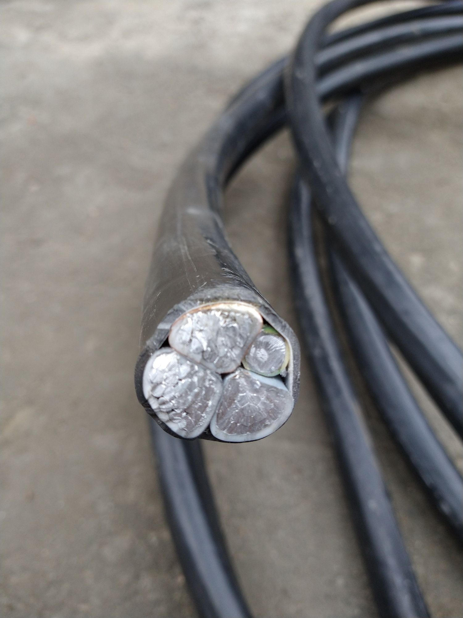 Кабел САВТ-С 3X70+35 ММ2 Б 0,6/1KV гр. Карнобат • OLX.bg