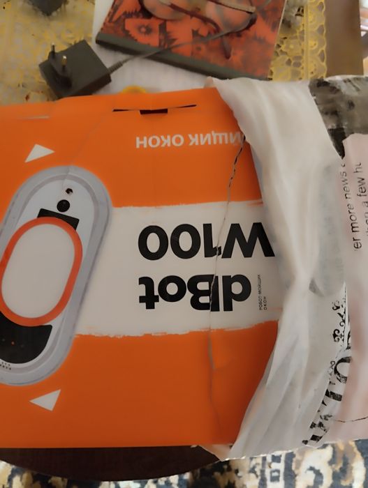 Продаю робот мойщик окон dbot W100