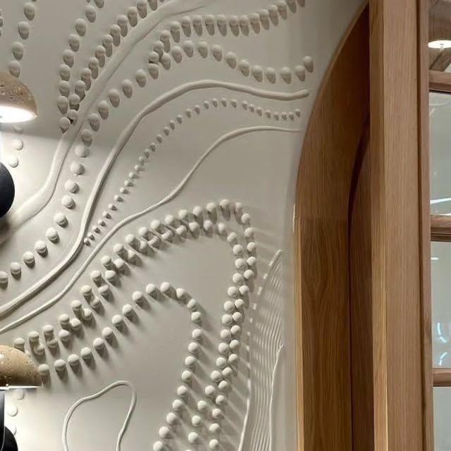 Барельеф и роспись стен