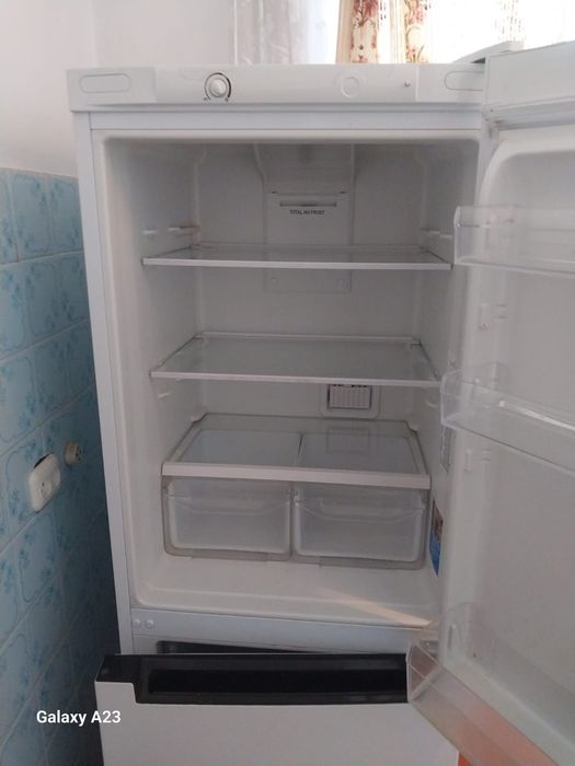 Холодильник indesit