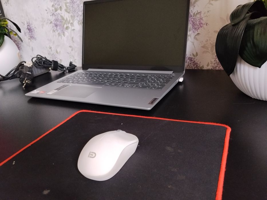 Ноутбук (Lenovo)