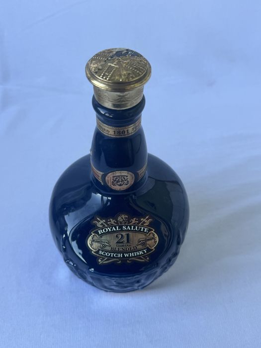Празна бутилка и кутия от уиски Chivas Royal Salute 21 Year , Роял Салют Блендед