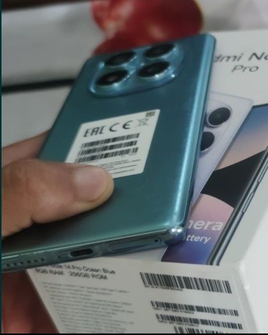 Redmi note 14pro 12/256gb ideal ochilmagan usta kurmagan aybi yuq toza