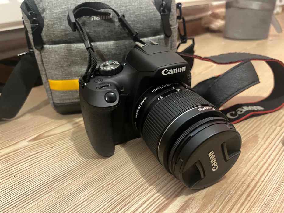 Фотоапарат Canon EOS 2000D + обектив 18-55mm IS II