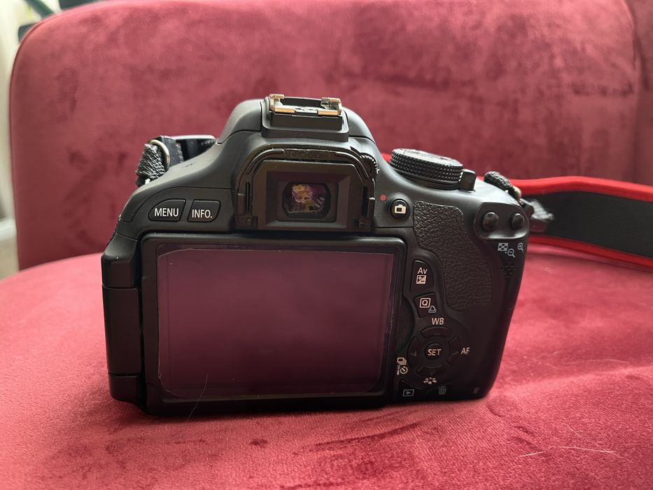 Canon EOS 600D + 18–55 IS II Отличное состояние