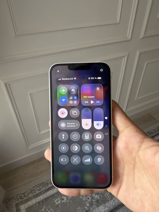 iPhone 13 с каропкам