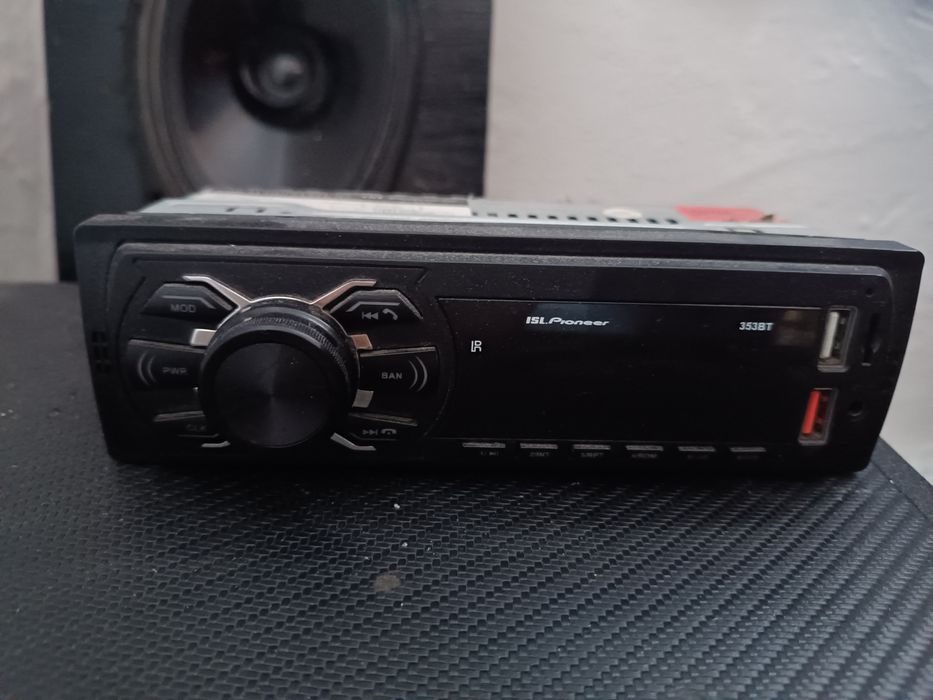 Сабвуфер, колонки, магнитола