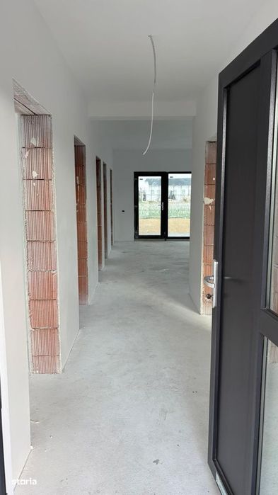 Casa noua cu PANOURI FOTOVOLTAICE, teren 553 mp, (utilitati complete)