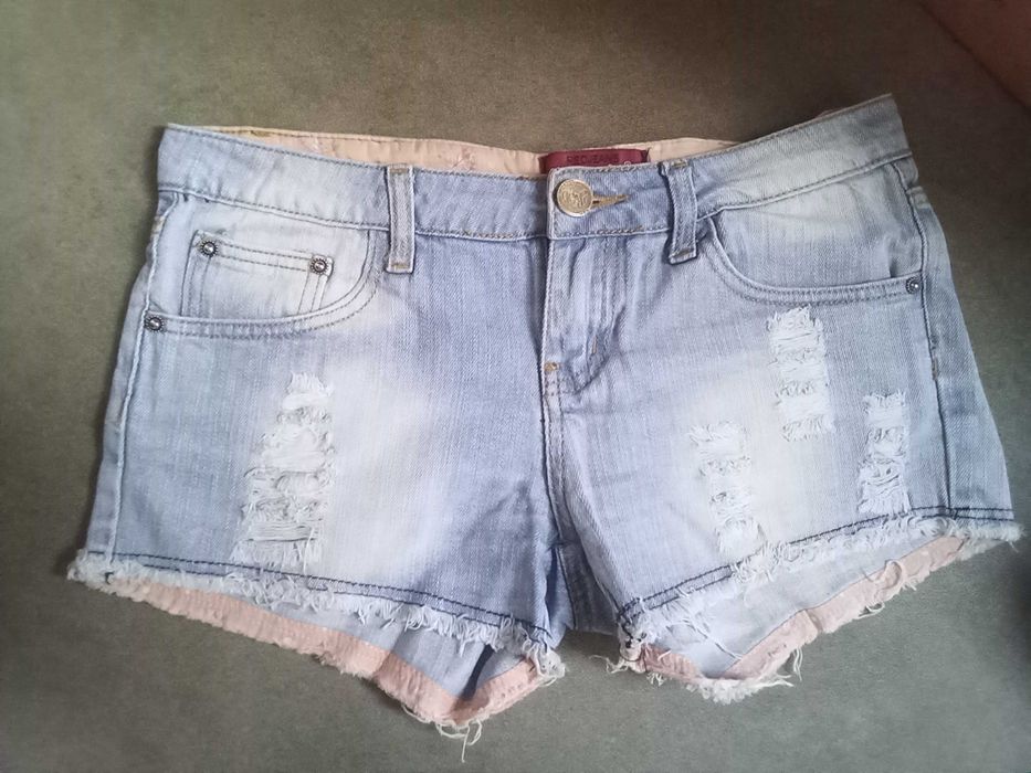 Къси панталонки за слаби дами