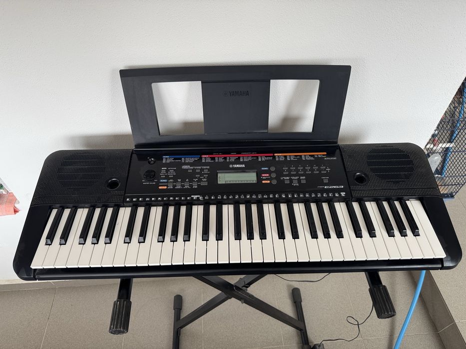 Orga Yamaha E263