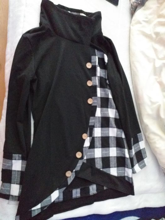 Top in carouri cu nasturi