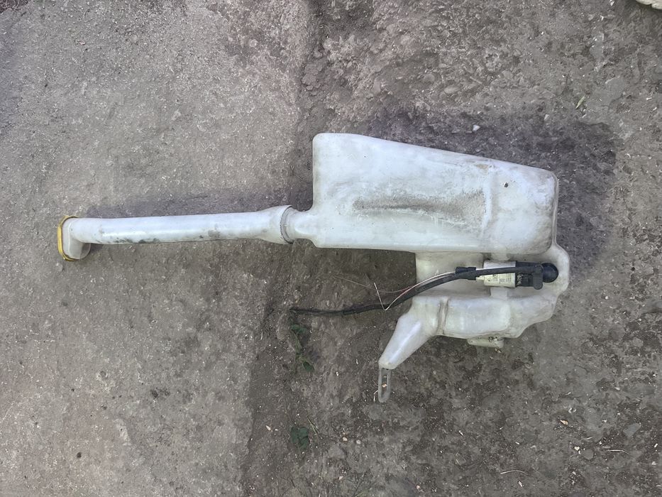 Казанче Течност за Чистачки Опел виваро/Рено трафик