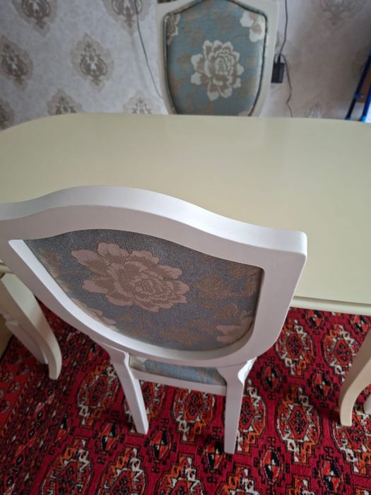 Продается стол и стулья!