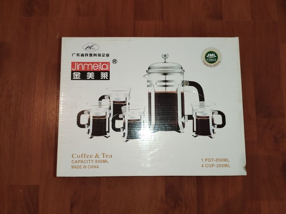 Срочно продам новый оригинал чайник и кружки для кофе и чай