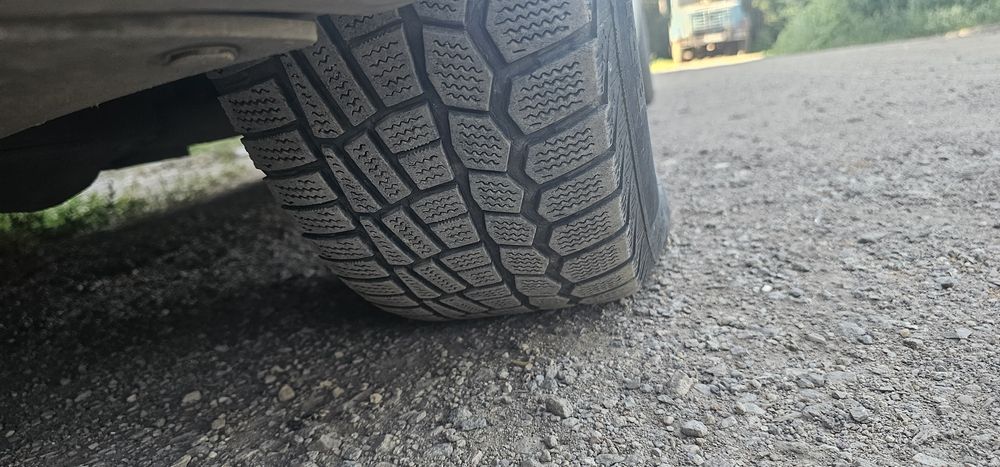 Продам резину 195/65/R15