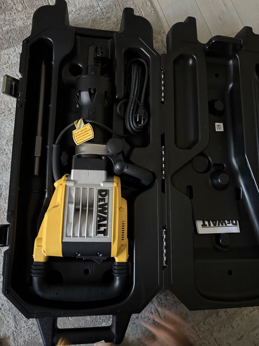 Ciocan demolator/picamer NOU hexagonal DeWalt D25961K
