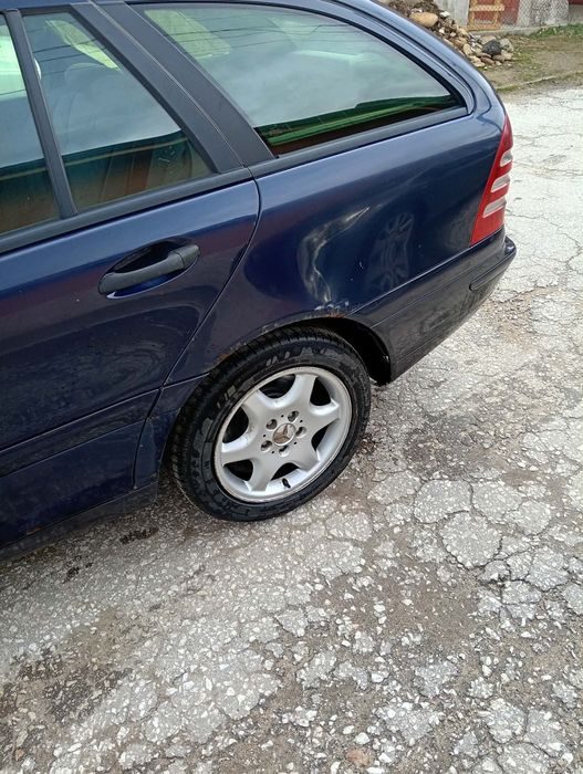 Автомобил мерцедес