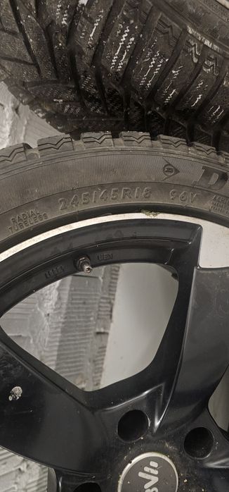 Vând anvelopele cu jante în stare bună, 245/45/r18.
