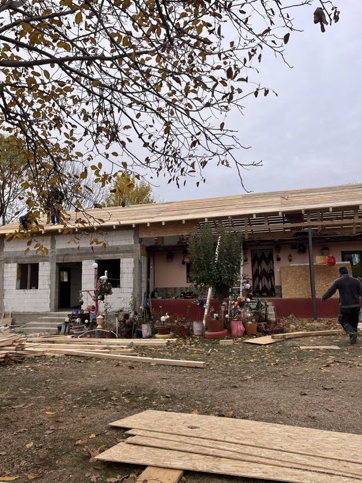 Montaj tigla metalica ceramica reparatii jgheaburi acoperisuri velux