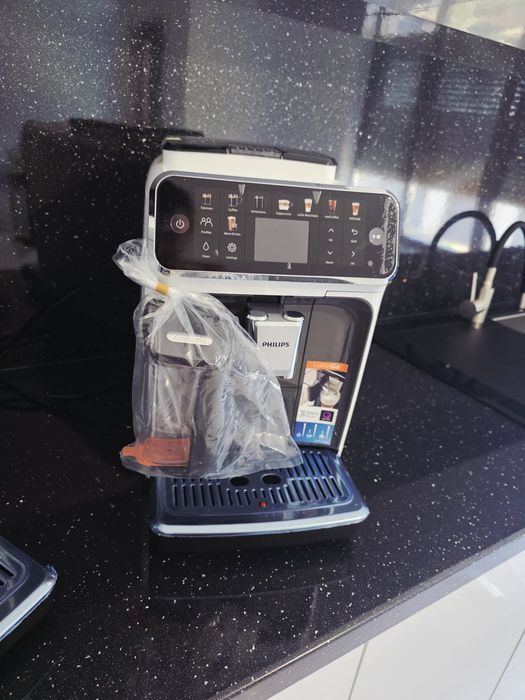 Espressor automat Philips seria 5500 LatteGo