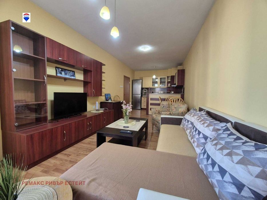 Дава се под наем Тристаен апартамент в Русе, Възраждане - 134 кв.м за 408 € - Снимка #2