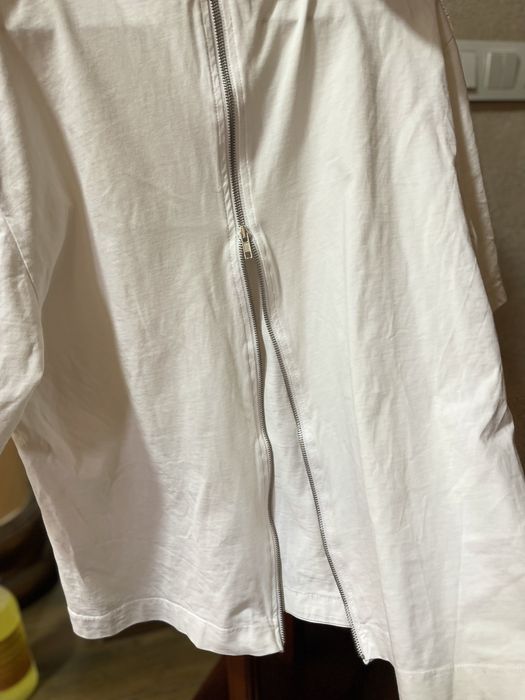 Футболки размер Л . В хорошем состоянии .