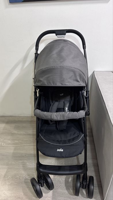 Продаю новую коляску Joie