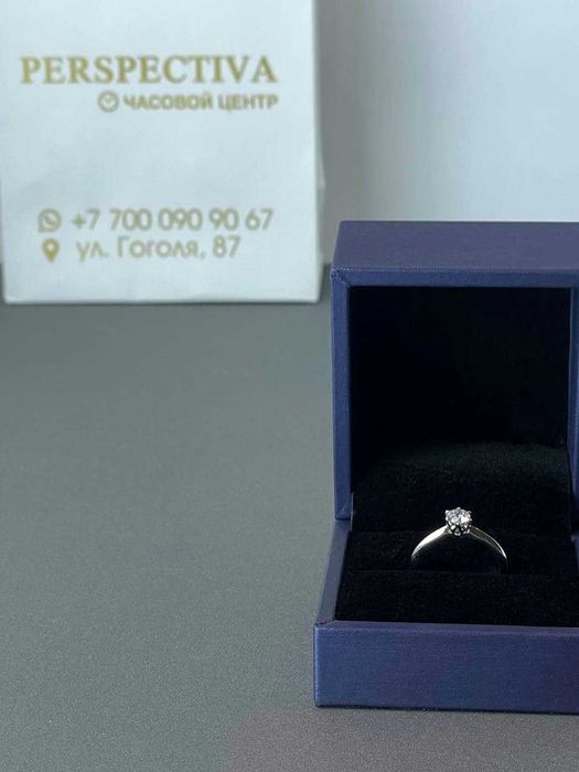 Золотое кольцо помолвочное