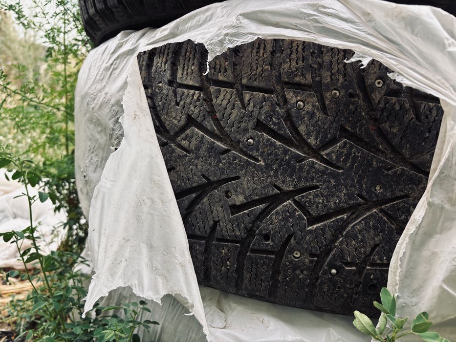 Зимние шины 235/55R20