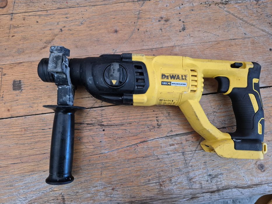 Bormasina cu  percutie Dewalt DCH 033