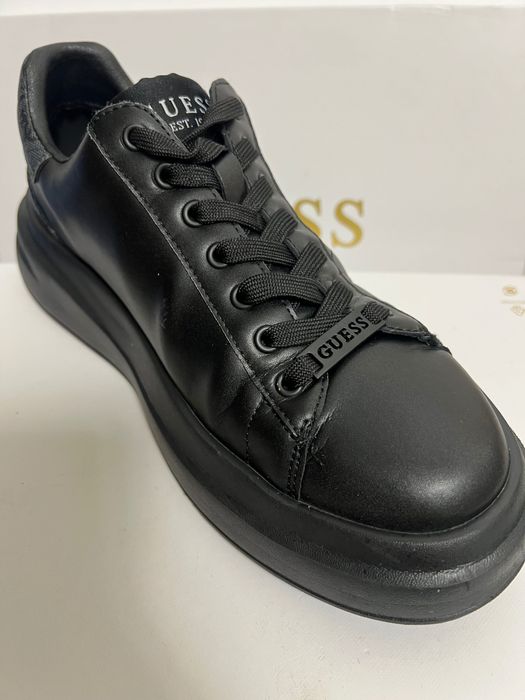 Обувки Guess нови