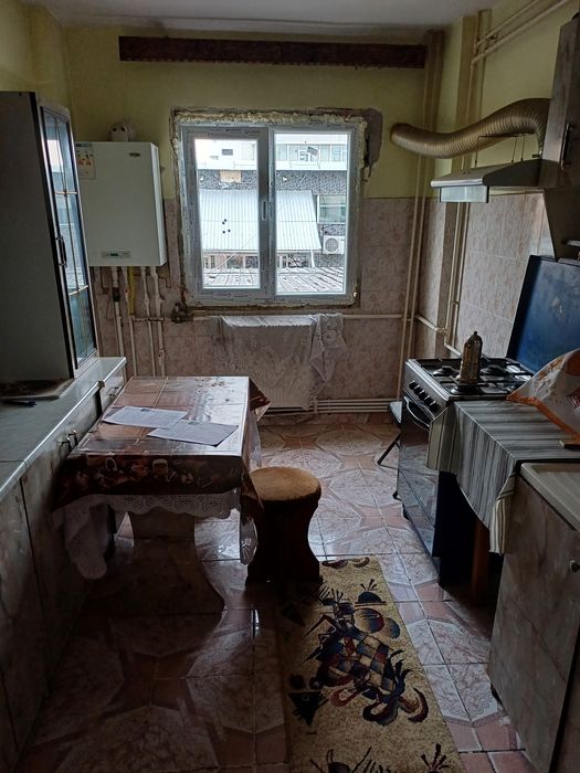 Vand ap cu doua camere decomandat etaj 1  central