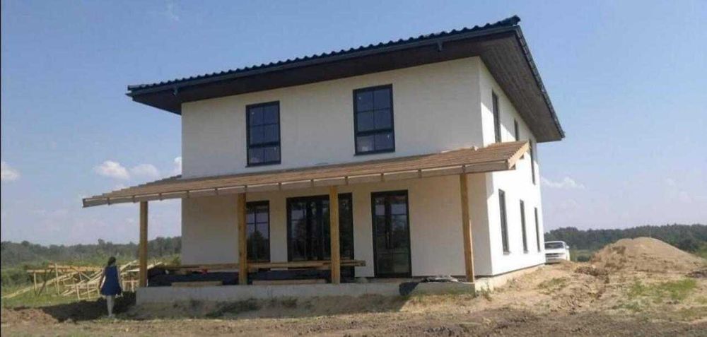 Vand case pe structura metalica din containere modulare