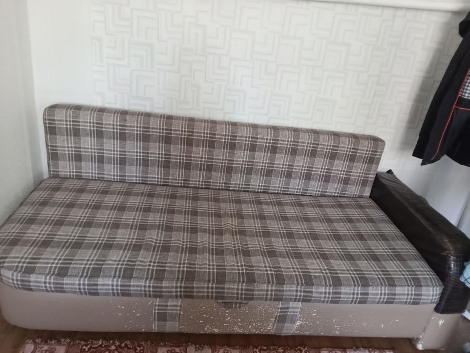 Срочно продам диван